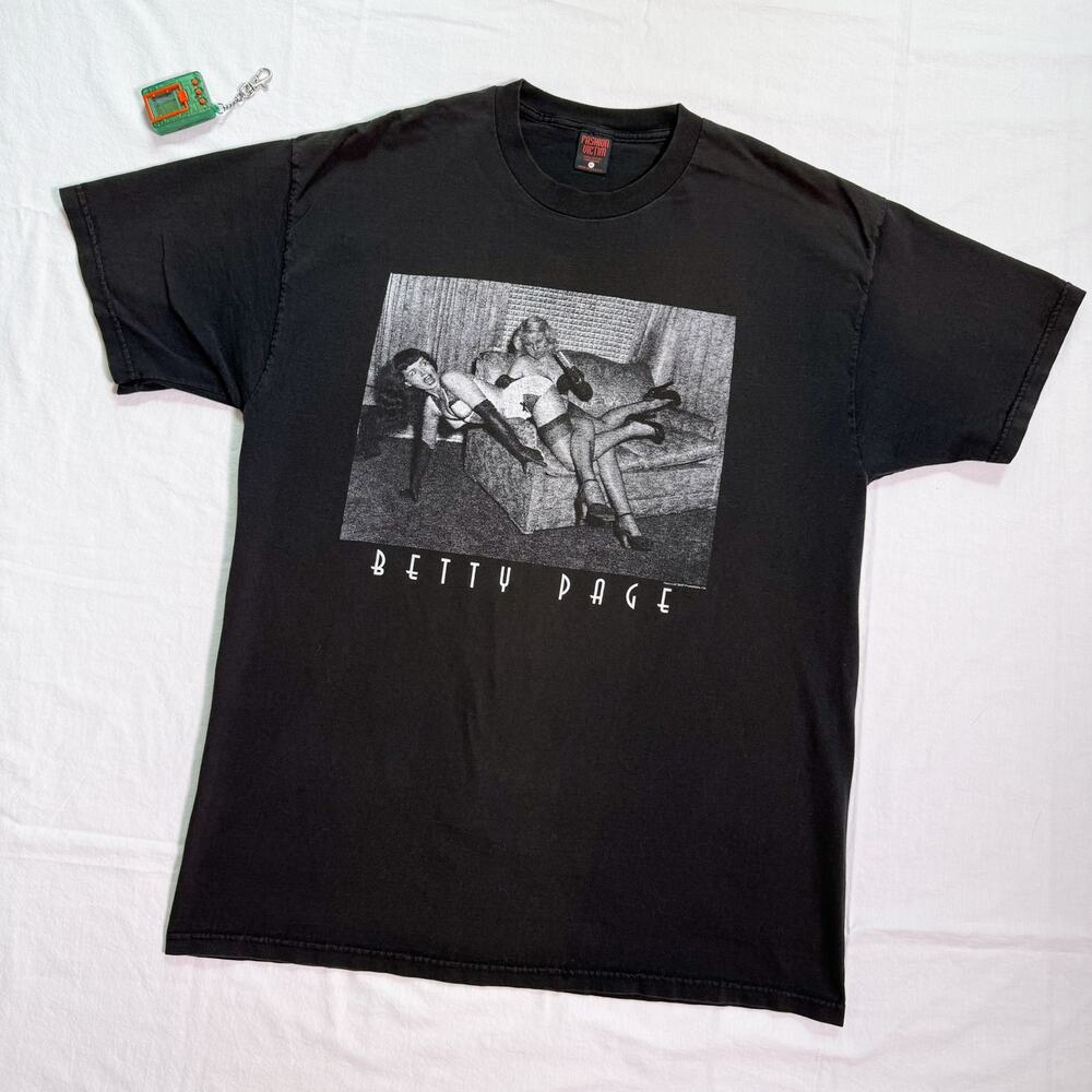 Vtg 90's Betty Page Fashion Victim Heavyweight Faded T-Shirt - XL